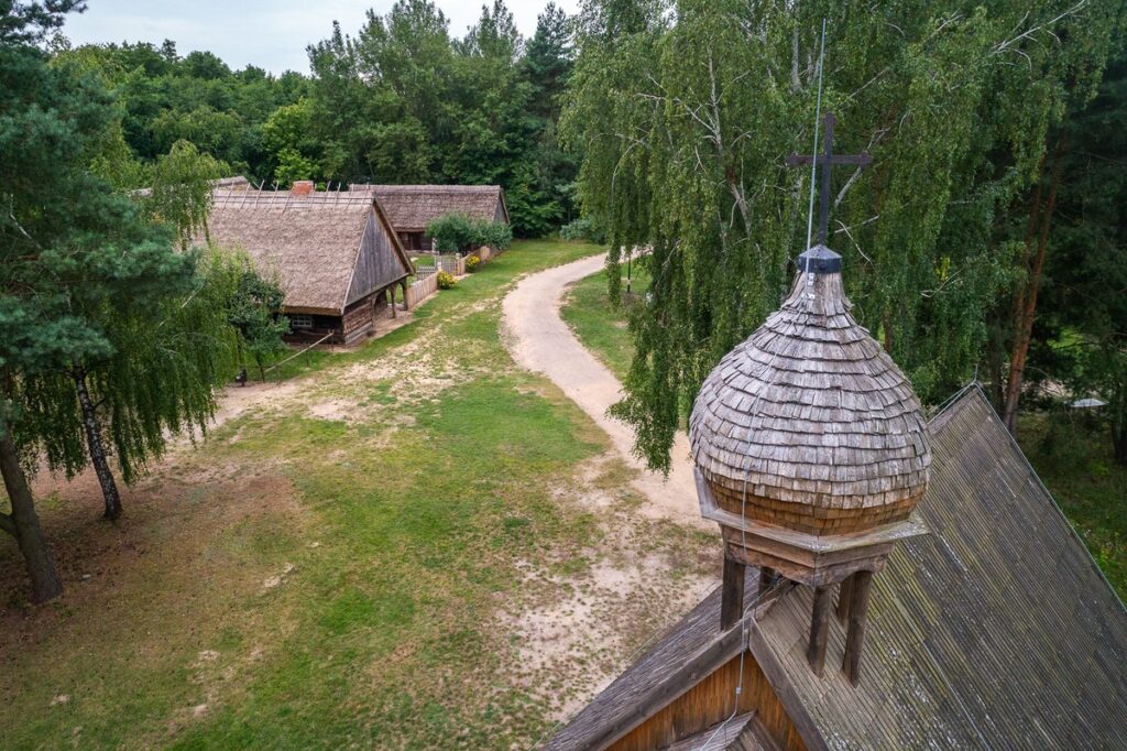 Skansen w Kłóbce fot. Szymon Zdziebło/tarantoga.pl dla UMWKP