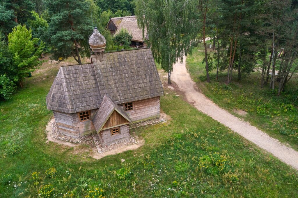 Skansen w Kłóbce fot. Szymon Zdziebło/tarantoga.pl dla UMWKP