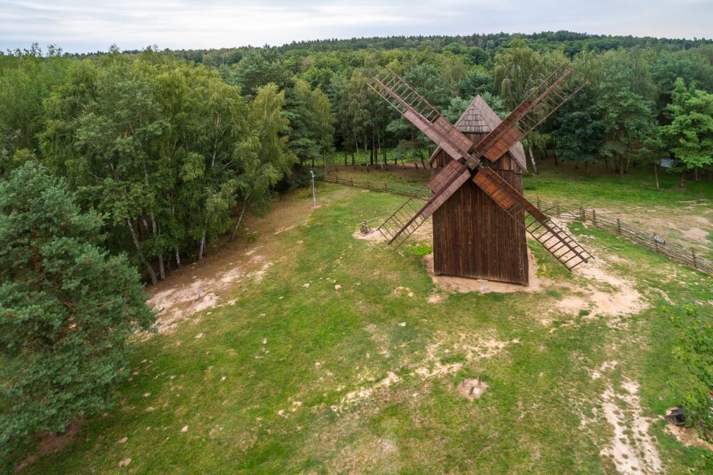 Skansen w Kłóbce fot. Szymon Zdziebło/tarantoga.pl dla UMWKP