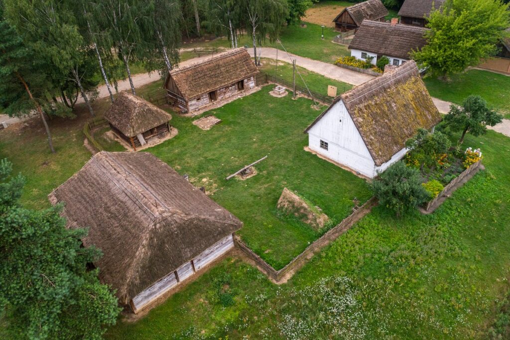 Skansen w Kłóbce fot. Szymon Zdziebło/tarantoga.pl dla UMWKP