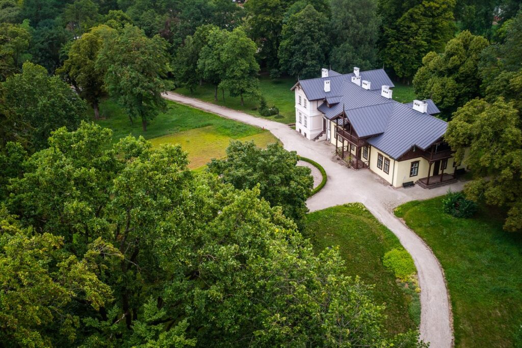 Skansen w Kłóbce fot. Szymon Zdziebło/tarantoga.pl dla UMWKP