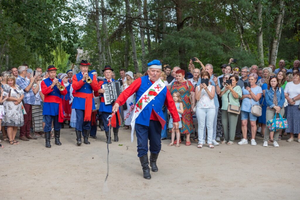 Wesele w Kłóbce fot. Mikołaj Kuras dla UMWKP