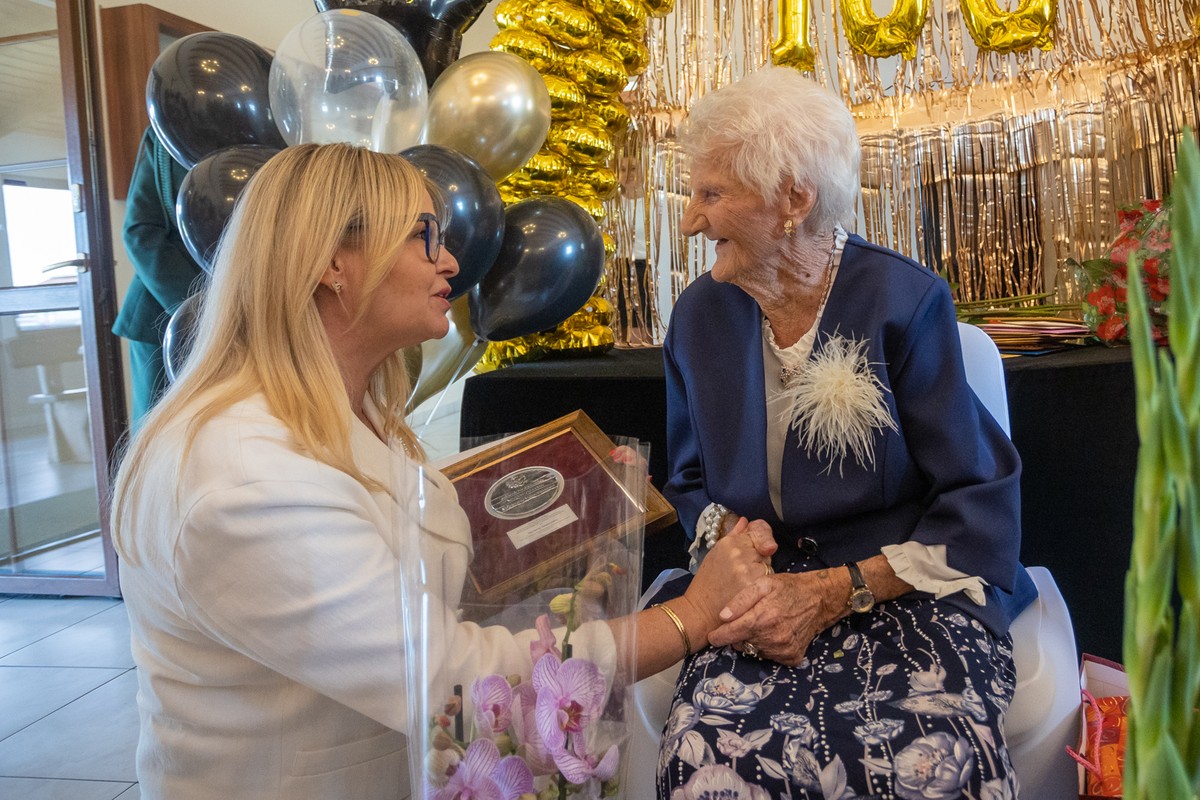 Wręczenie medalu Unitas Durat Mariannie Zasadzińskiej, fot. Mikołaj Kuras dla UMWKP