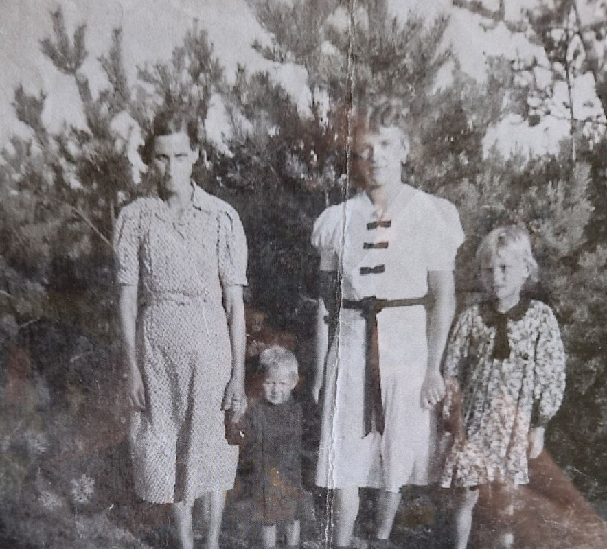 Henryka Grabowska z mamą i siostrami, fot. z archiwum rodziny