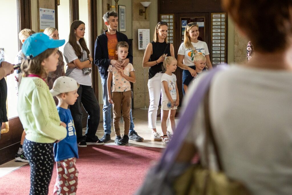 Zwiedzanie Teatru Horzycy fot. Szymon Zdziebło/tarantoga.pl dla UMWKP