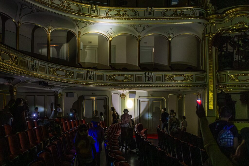 Zwiedzanie Teatru Horzycy fot. Szymon Zdziebło/tarantoga.pl dla UMWKP