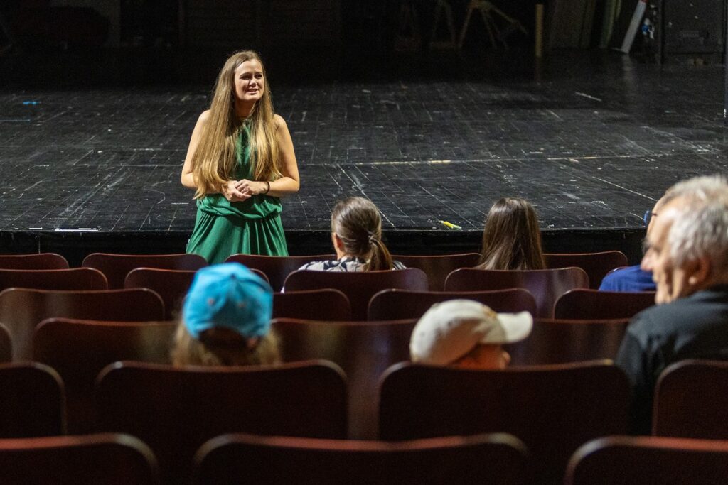 Zwiedzanie Teatru Horzycy fot. Szymon Zdziebło/tarantoga.pl dla UMWKP