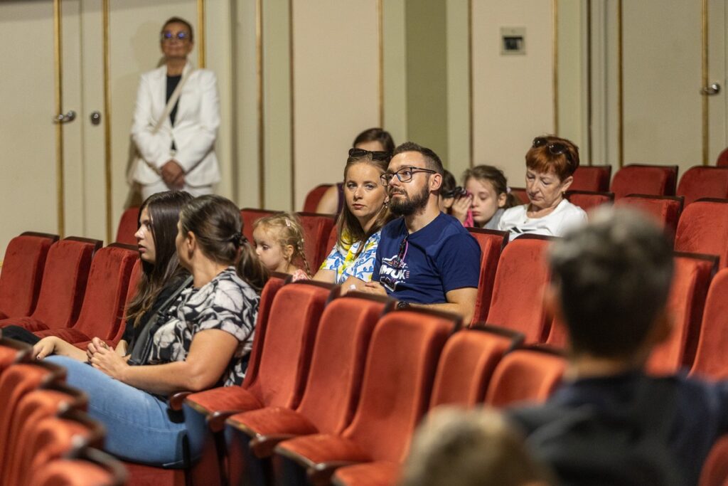 Zwiedzanie Teatru Horzycy fot. Szymon Zdziebło/tarantoga.pl dla UMWKP