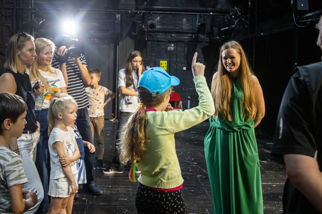 Zwiedzanie Teatru Horzycy fot. Szymon Zdziebło/tarantoga.pl dla UMWKP