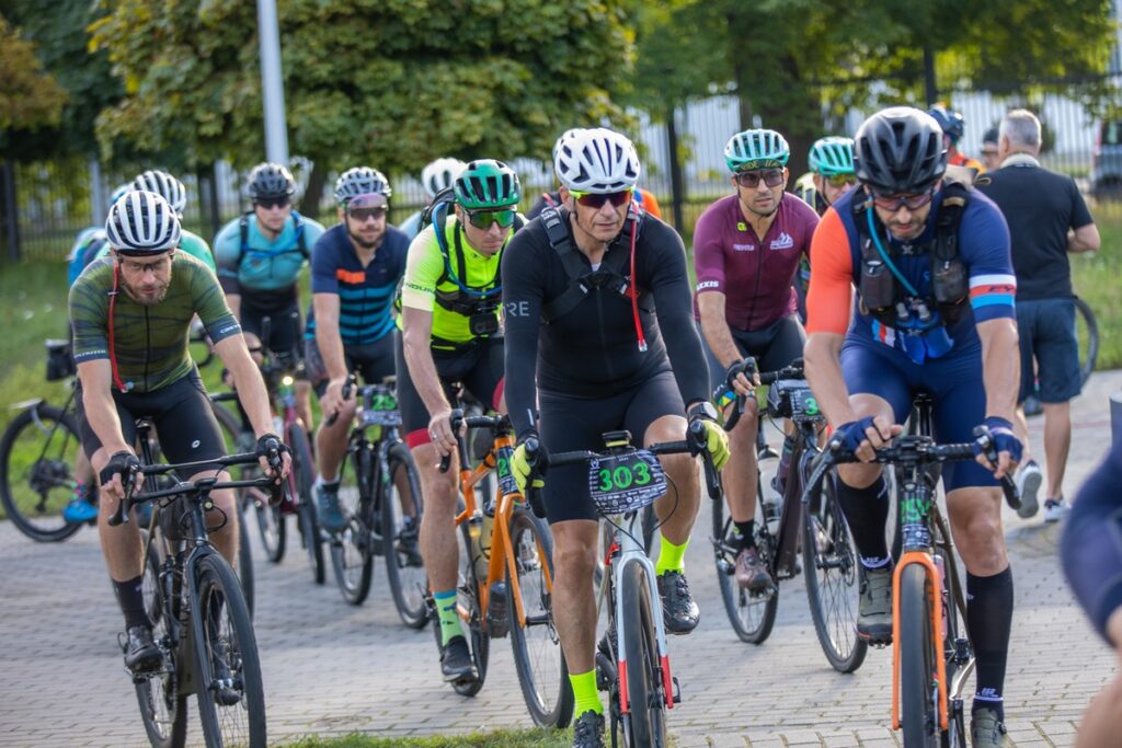 Start ultramaratonu rowerowego Robinsonada, fot. Mikołaj Kuras dla UMWKP