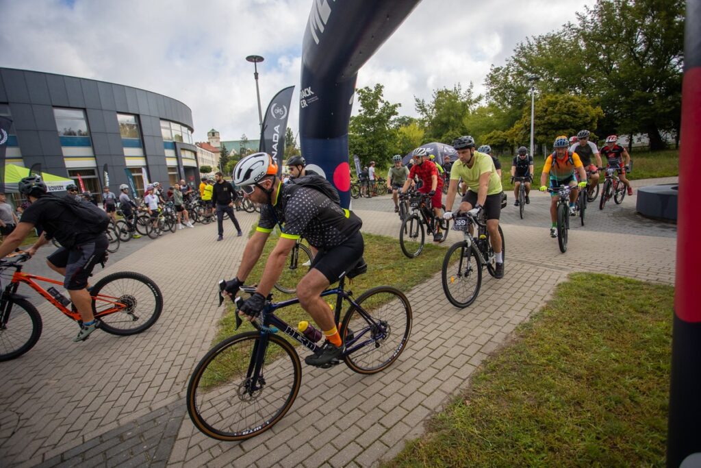 Start ultramaratonu rowerowego Robinsonada, fot. Mikołaj Kuras dla UMWKP