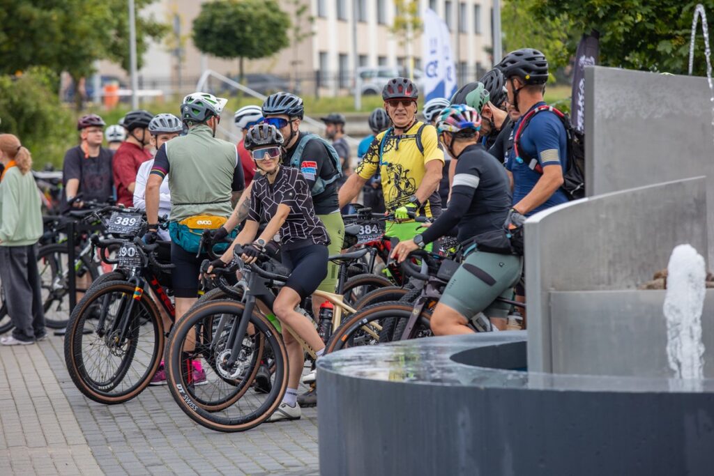 Start ultramaratonu rowerowego Robinsonada, fot. Mikołaj Kuras dla UMWKP
