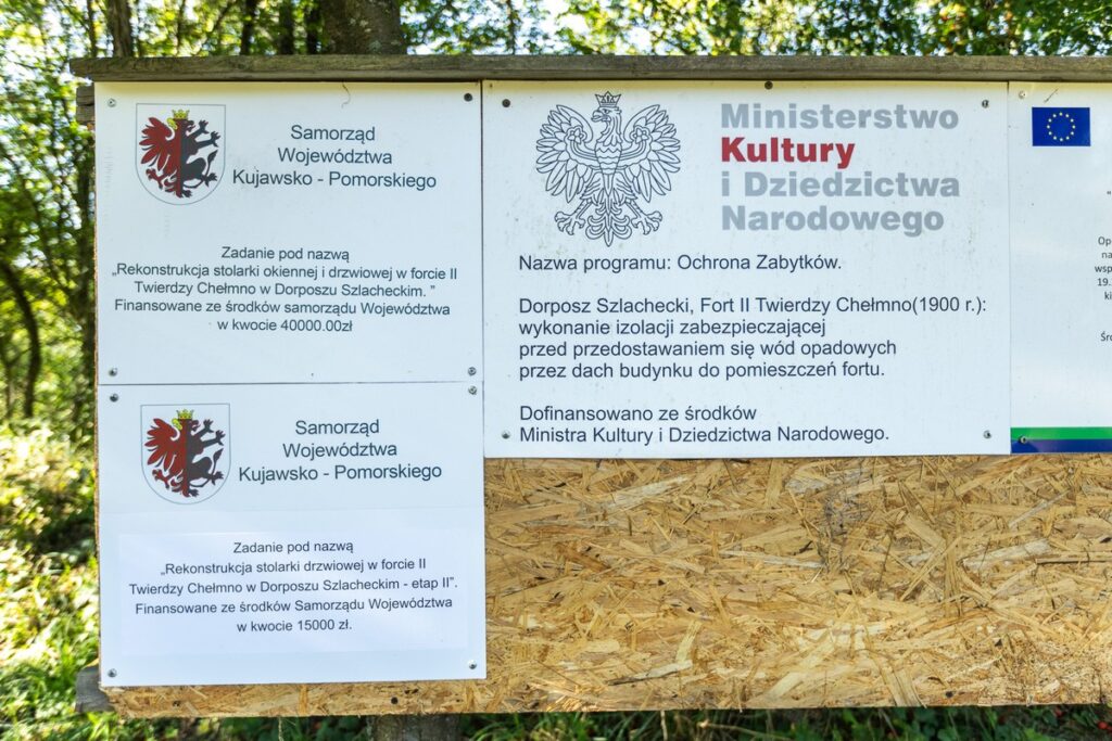 Rekonstrukcja stolarki drzwiowej w forcie II Twierdzy Chełmno w Dorposzu Szlacheckim, fot. Szymon Zdziebło/tarantoga.pl dla UMWKP