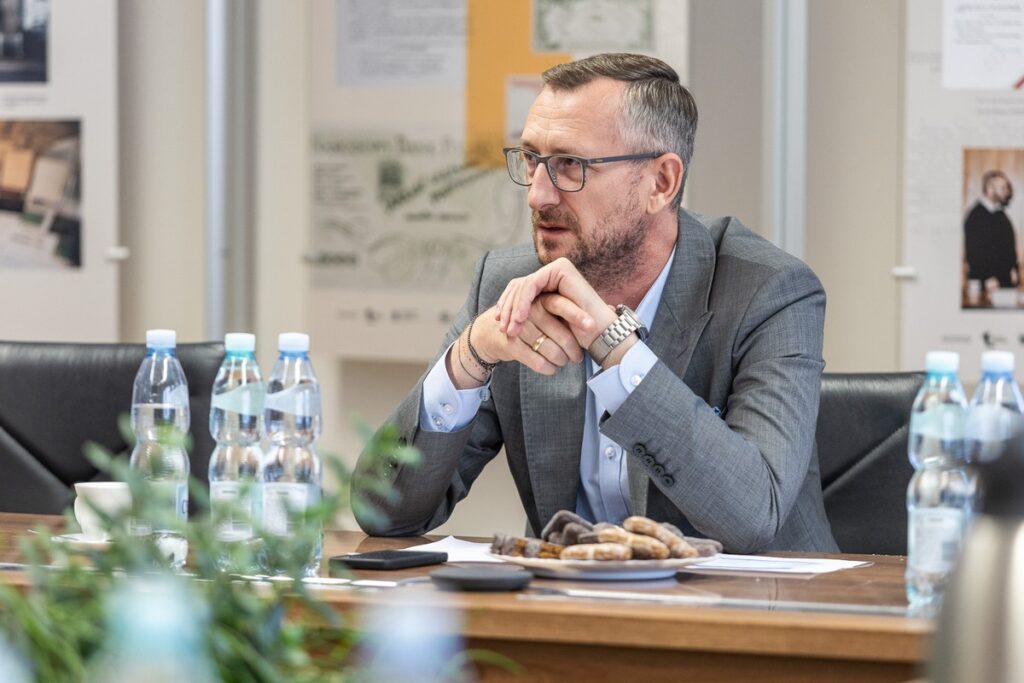 Umowy na małą retencję – spotkanie z beneficjentami, fot. Szymon Zdziebło tarantoga dla UMWKP