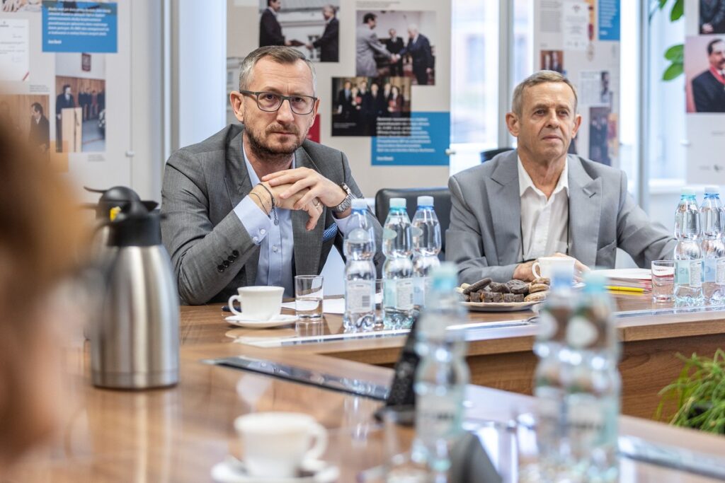 Umowy na małą retencję – spotkanie z beneficjentami, fot. Szymon Zdziebło tarantoga dla UMWKP