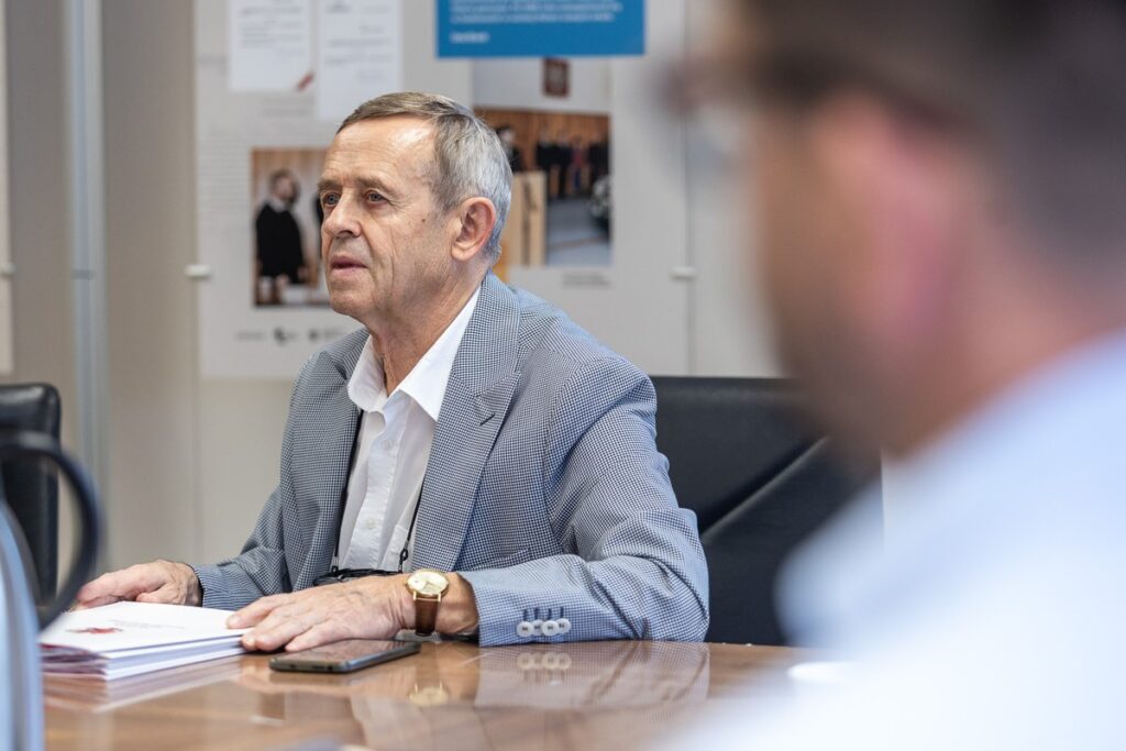 Umowy na małą retencję – spotkanie z beneficjentami, fot. Szymon Zdziebło tarantoga dla UMWKP