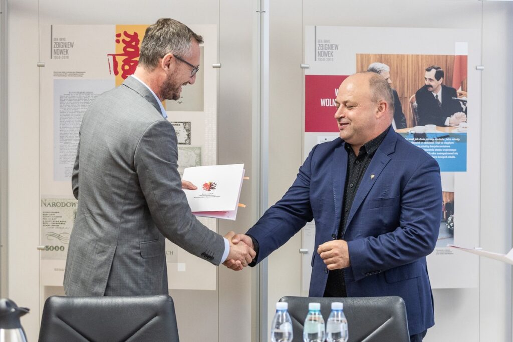 Umowy na małą retencję – spotkanie z beneficjentami, fot. Szymon Zdziebło tarantoga dla UMWKP