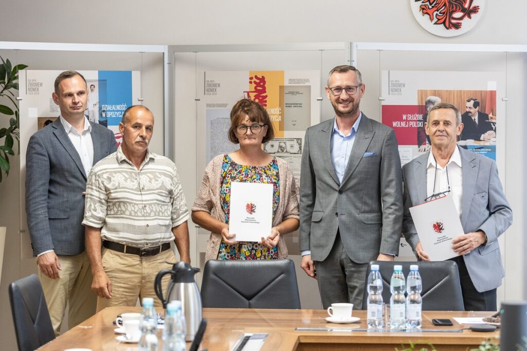 Umowy na małą retencję – spotkanie z beneficjentami, fot. Szymon Zdziebło tarantoga dla UMWKP