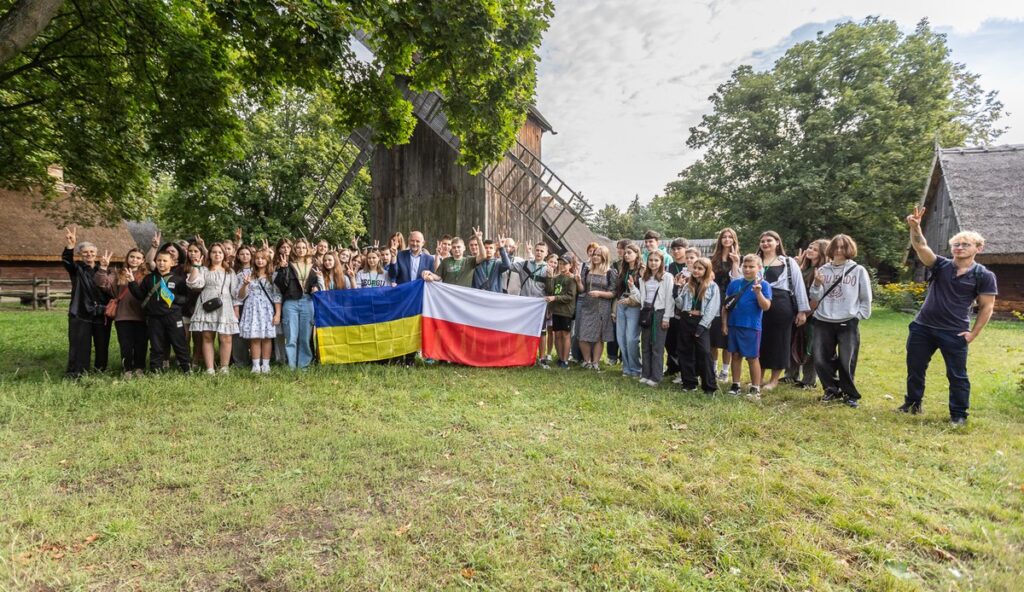 Spotkanie marszałka Piotra Całbeckiego z młodymi Ukraińcami, fot. Szymon Zdziebło/tarantoga.pl dla UMWKP