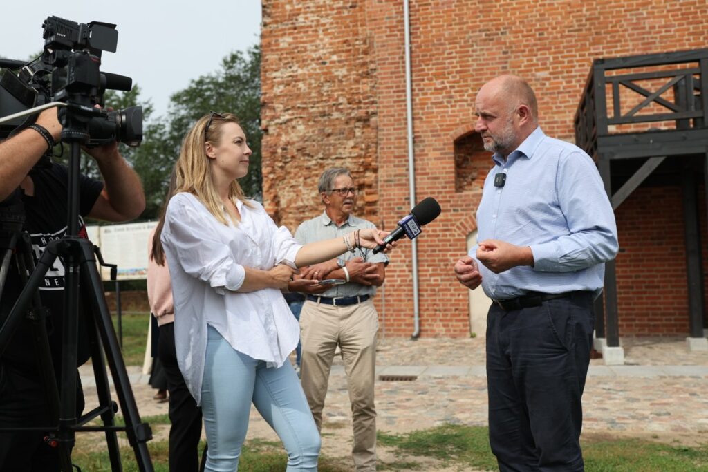 Wizyta marszałka Piotra Całbeckiego na zamku w Świeciu, fot. Tomasz Czachorowski/evemtphoto.com.pl dla UMWKP