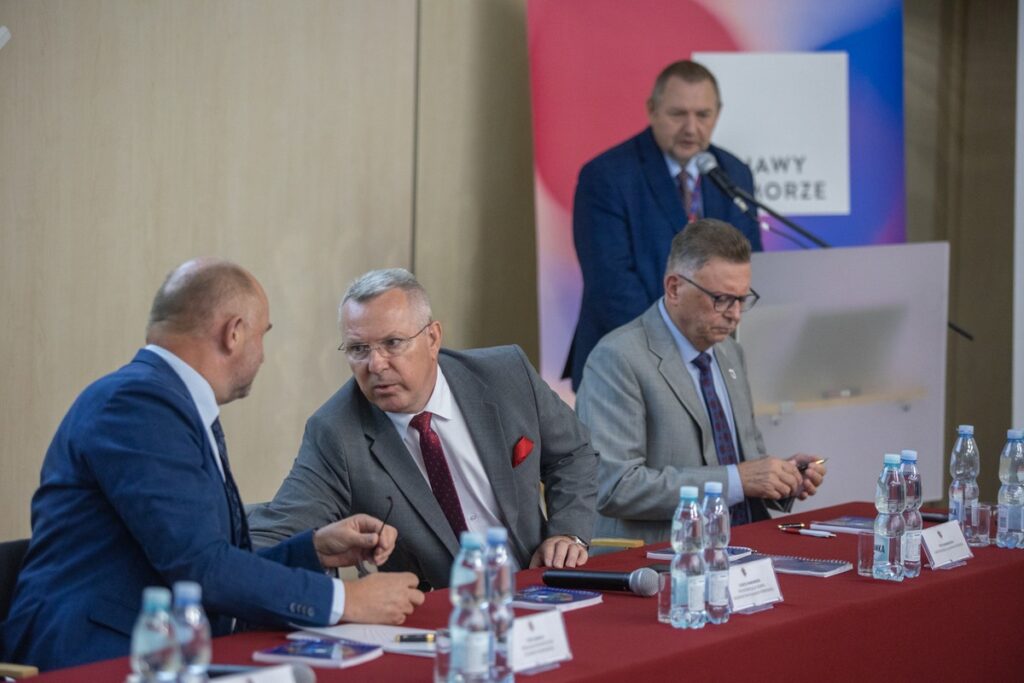 Obrady nadzwyczajnego regionalnego Forum Samorządowego, fot. Mikołaj Kuras dla UMWKP