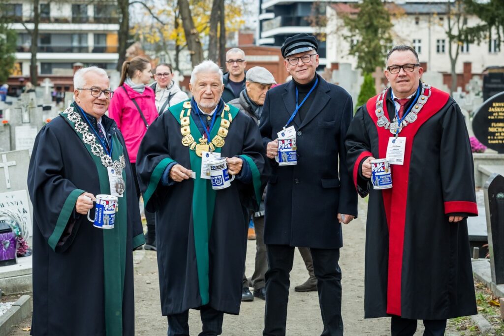 Kwesta na Cmentarzu Starofarnym w Bydgoszczy, fot. Tomasz Czachorowski/eventphoto dla UMWKP