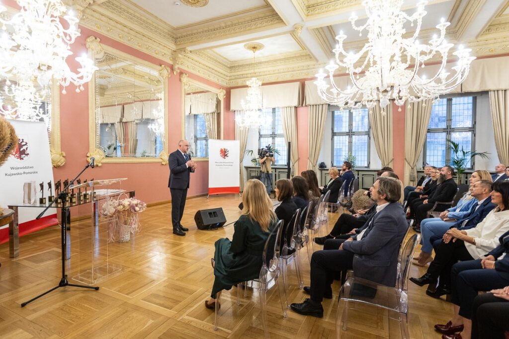 Uroczystość wręczenia nagród Stalowy Anioł, fot. Szymon Zdziebło/tarantoga.pl dla UMWKP