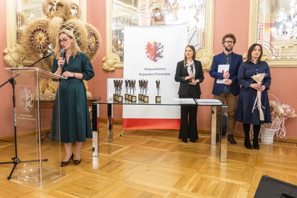 Uroczystość wręczenia nagród Stalowy Anioł, fot. Szymon Zdziebło/tarantoga.pl dla UMWKP