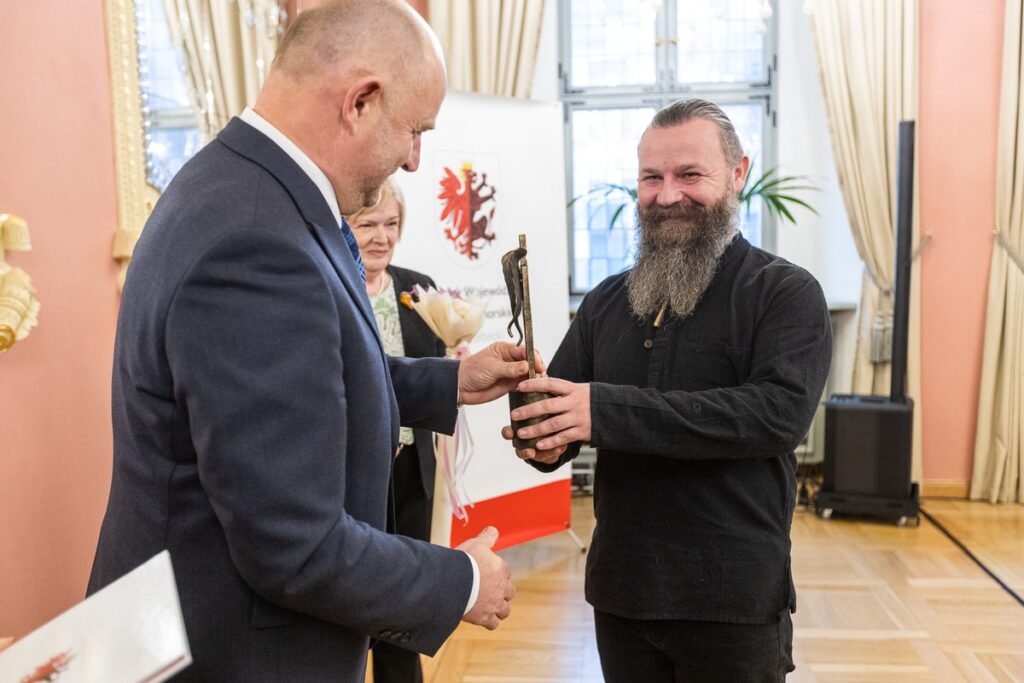 Uroczystość wręczenia nagród Stalowy Anioł, fot. Szymon Zdziebło/tarantoga.pl dla UMWKP