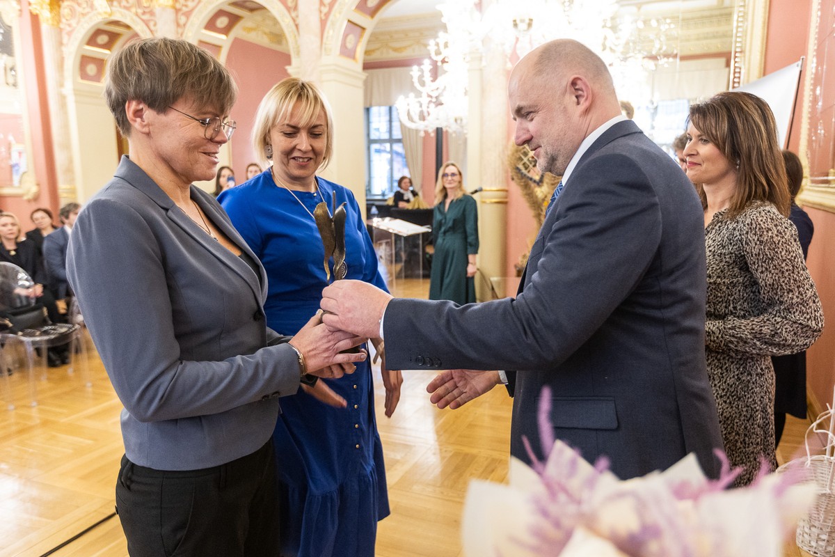 Uroczystość wręczenia nagród Stalowy Anioł, fot. Szymon Zdziebło/tarantoga.pl dla UMWKP