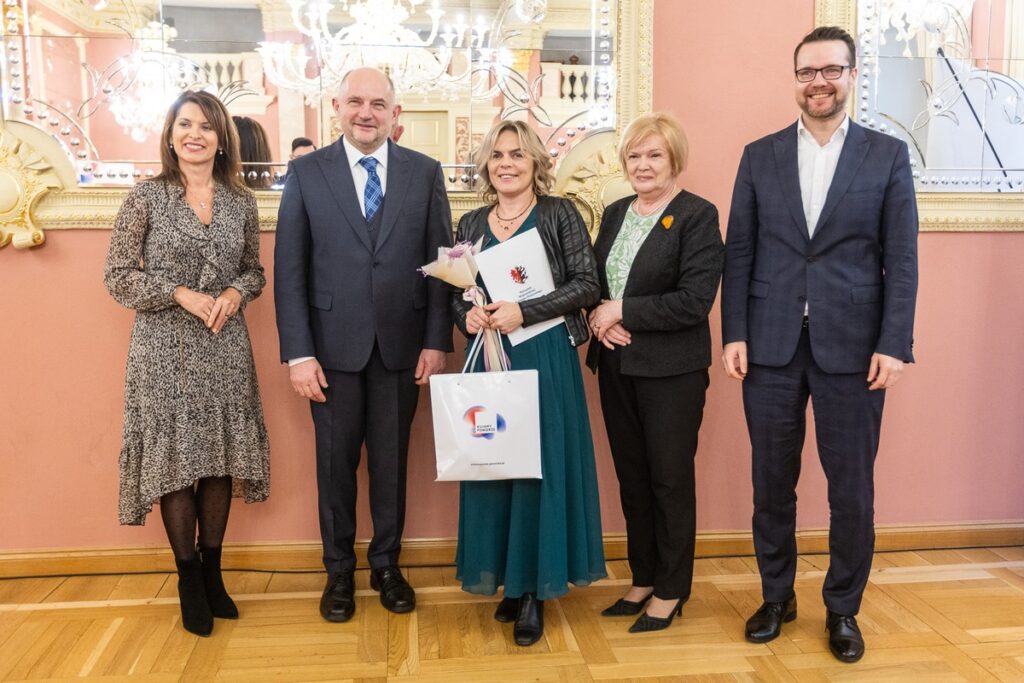 Uroczystość wręczenia nagród Stalowy Anioł, fot. Szymon Zdziebło/tarantoga.pl dla UMWKP