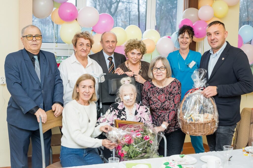 Uhonorowanie Stefanii Rzechuły medalem Unitas Durat, fot. Tomasz Czachorowski/eventphoto.com.pl dla UMWKP