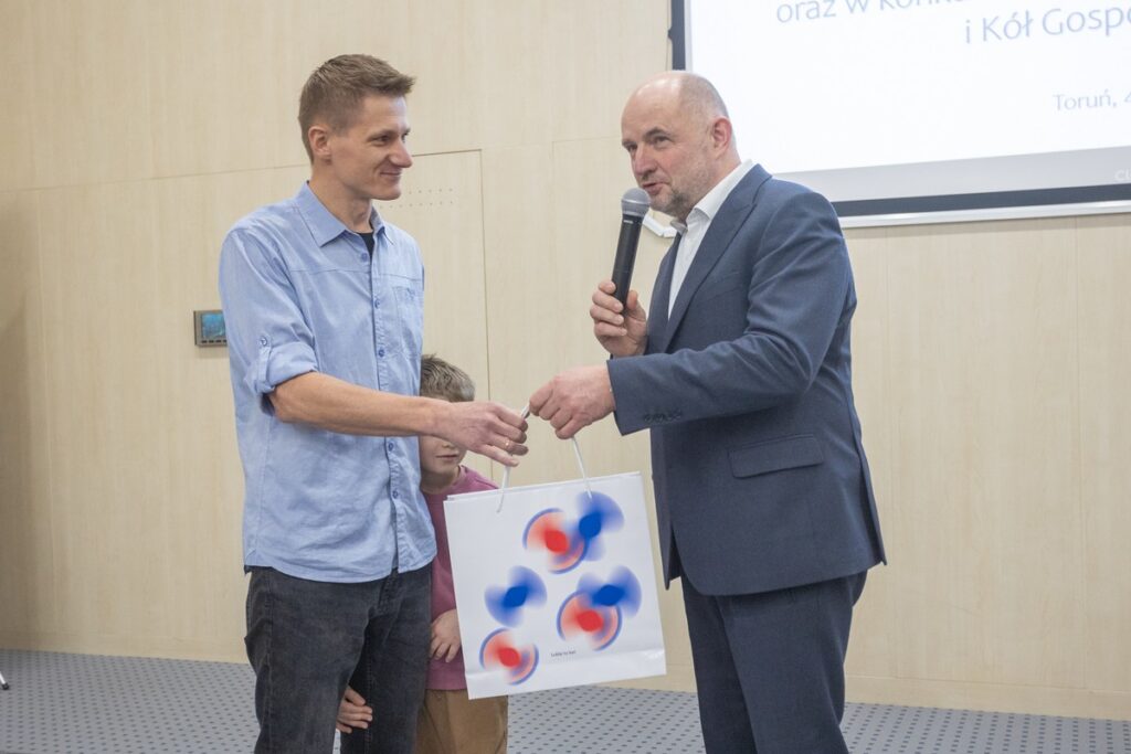 Awards ceremony for winners in goose-themed competitions. Photo by Mikołaj Kuras for UMWKP