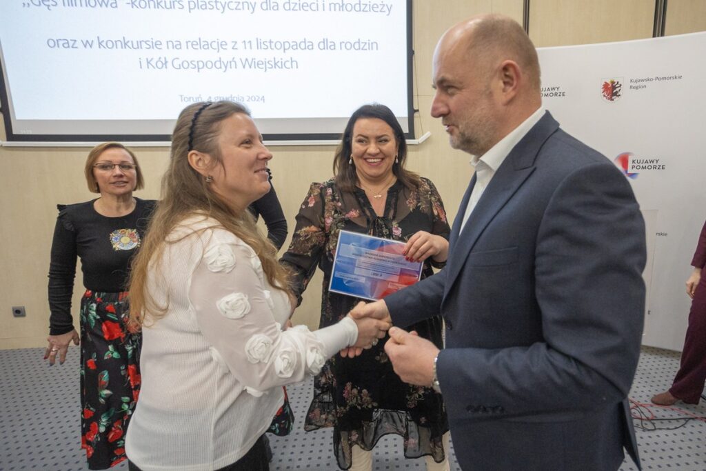 Awards ceremony for winners in goose-themed competitions. Photo by Mikołaj Kuras for UMWKP