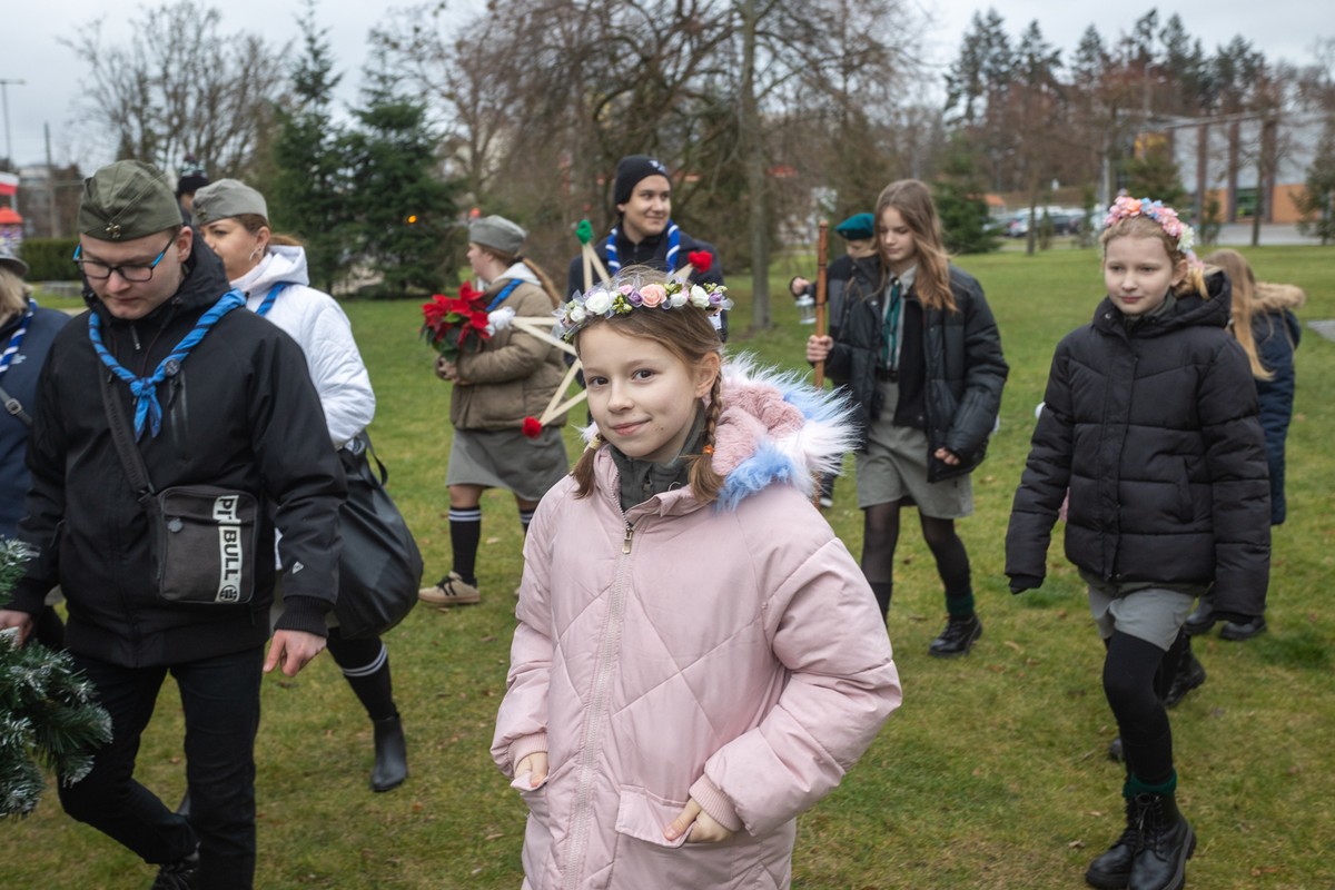 A Christmas Carol for the Absent, a solemn meeting at the monument in Toruń's Memorial Park, photo by Mikołaj Kuras for UMWKP