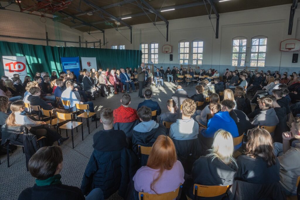 Meeting on launching a call for proposals at the LAG aimed at youth clubs , photo by Mikołaj Kuras for UMWKP