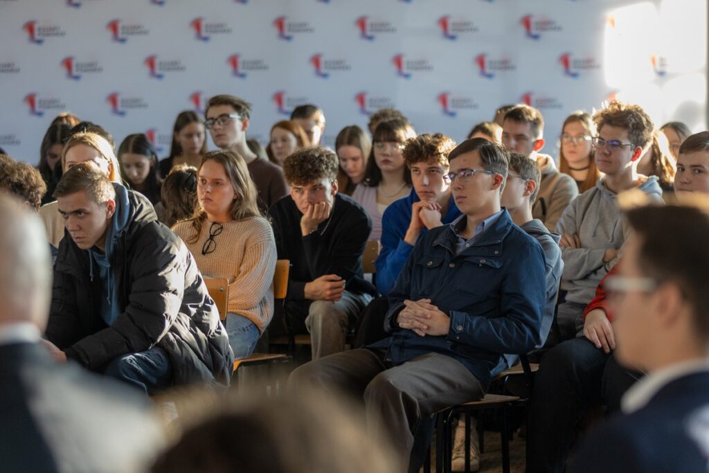 Meeting on launching a call for proposals at the LAG aimed at youth clubs , photo by Mikołaj Kuras for UMWKP