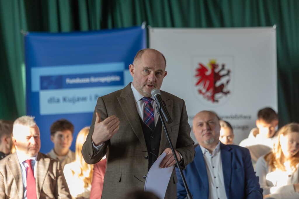 Meeting on launching a call for proposals at the LAG aimed at youth clubs , photo by Mikołaj Kuras for UMWKP