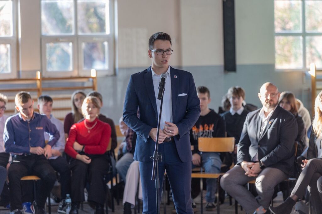 Meeting on launching a call for proposals at the LAG aimed at youth clubs , photo by Mikołaj Kuras for UMWKP