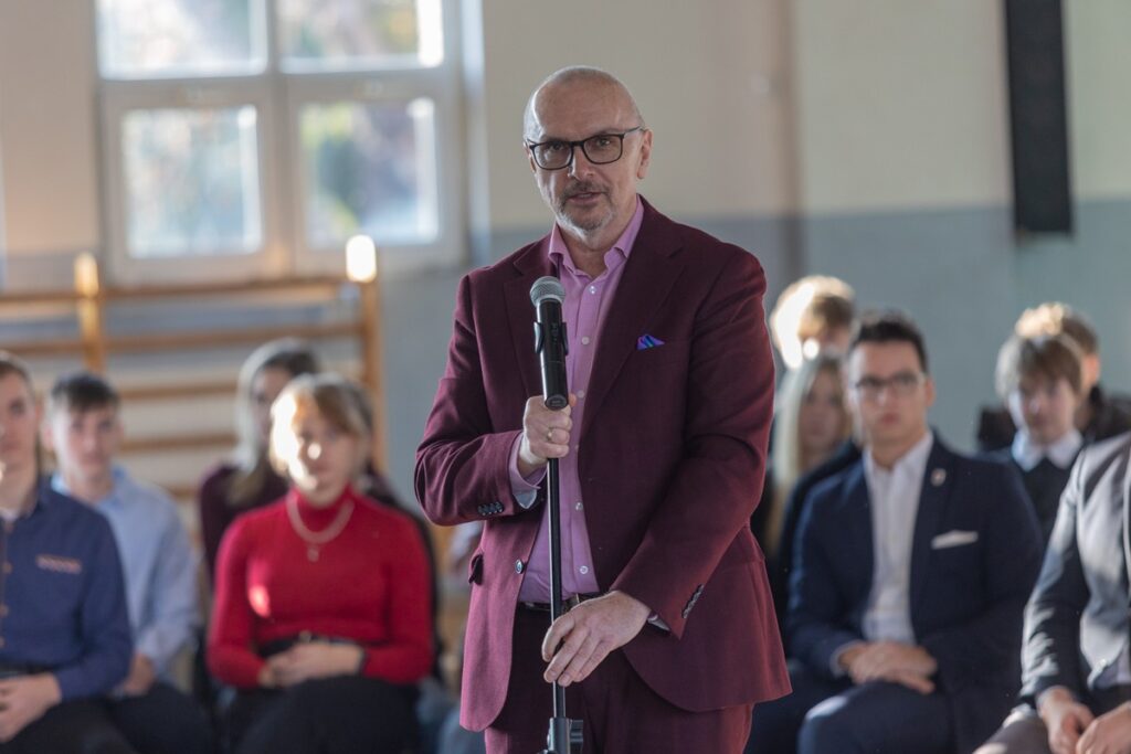 Meeting on launching a call for proposals at the LAG aimed at youth clubs , photo by Mikołaj Kuras for UMWKP