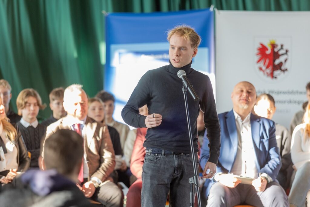 Meeting on launching a call for proposals at the LAG aimed at youth clubs , photo by Mikołaj Kuras for UMWKP