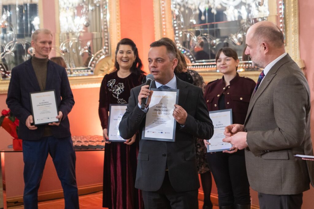 Presentation of awards to journalists - winners of a contest promoting European funds, photo by Mikołaj Kuras for UMWKP