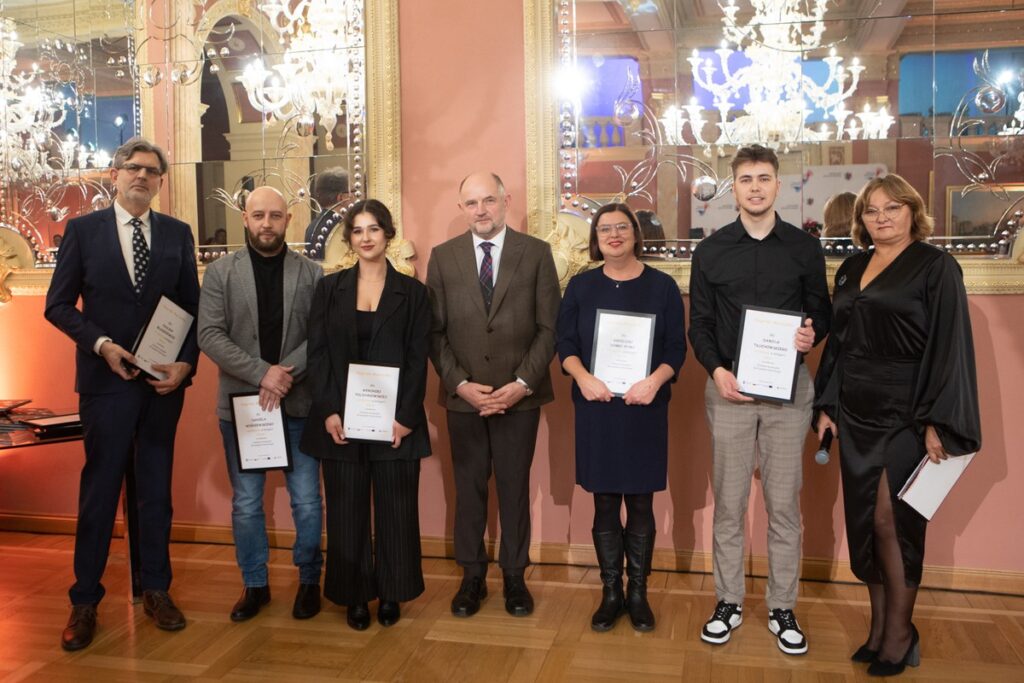 Presentation of awards to journalists - winners of a contest promoting European funds, photo by Mikołaj Kuras for UMWKP