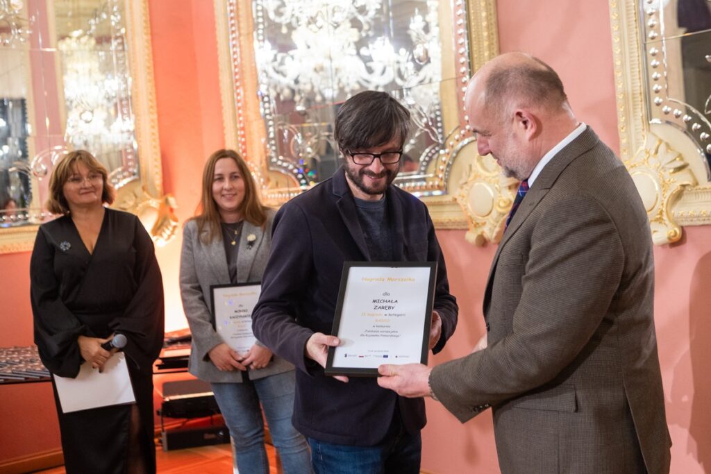 Presentation of awards to journalists - winners of a contest promoting European funds, photo by Mikołaj Kuras for UMWKP