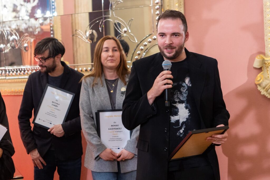 Presentation of awards to journalists - winners of a contest promoting European funds, photo by Mikołaj Kuras for UMWKP