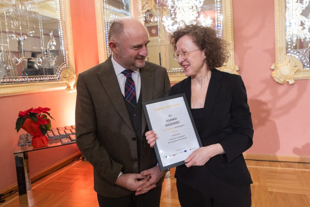 Presentation of awards to journalists - winners of a contest promoting European funds, photo by Mikołaj Kuras for UMWKP