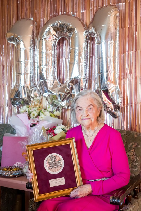 Wręczenie medalu Unitas Durat Kunegundzie Gajewskiej, fot. Tomasz Czachorowski/eventphoto.com.pl
