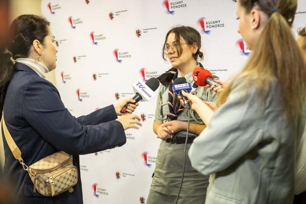 Konferencja prasowa wicemarszałka Zbigniewa Ostrowskiego z udziałem uczestników rejsu, fot. Szymon Zdziebło/tarantoga.pl dla UMWKP