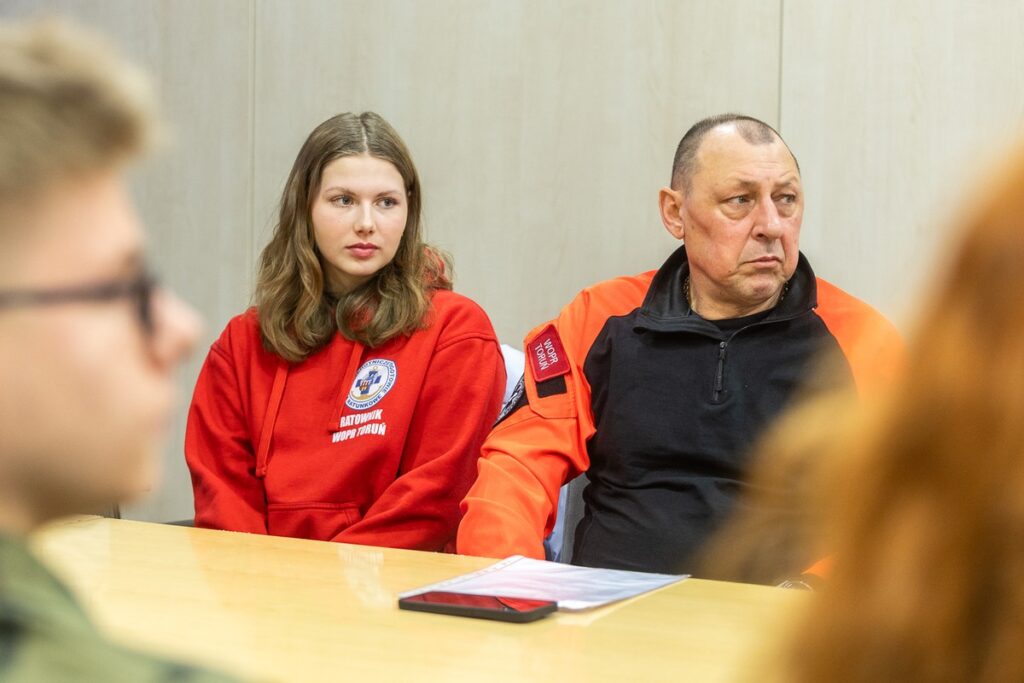Konferencja prasowa wicemarszałka Zbigniewa Ostrowskiego z udziałem uczestników rejsu, fot. Szymon Zdziebło/tarantoga.pl dla UMWKP