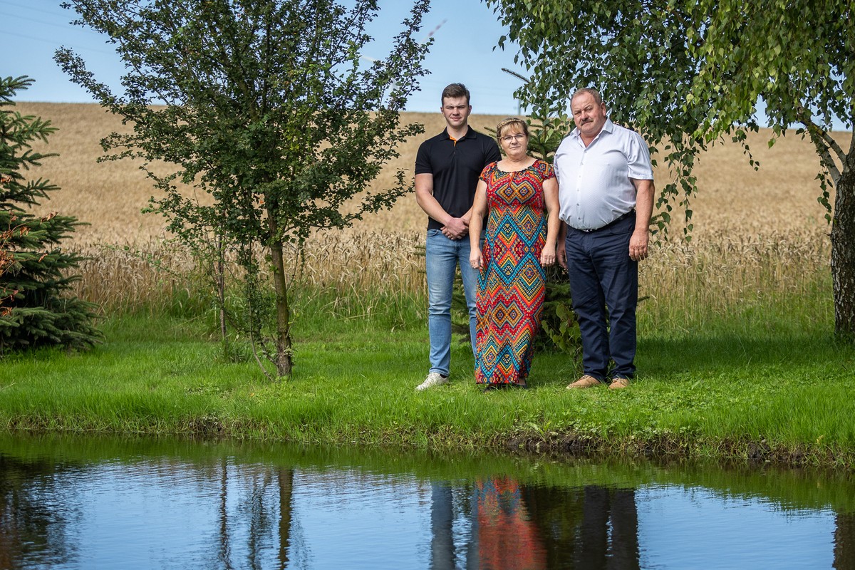 Kazimierz Kurzyński z synem i żoną, fot. Szymon Zdziebło/tarantoga.pl